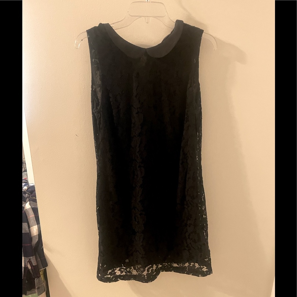LBD!! Lacey collard, sleeveless! 🖤